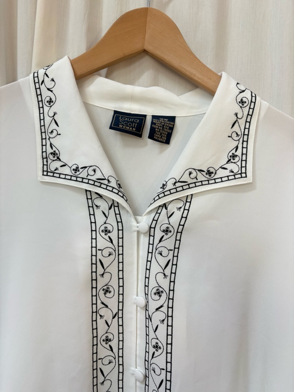 Vintage Laura Scott White Button-Down Tunic Blouse Black Embroidery 16 16W 1X - Picture 3 of 8